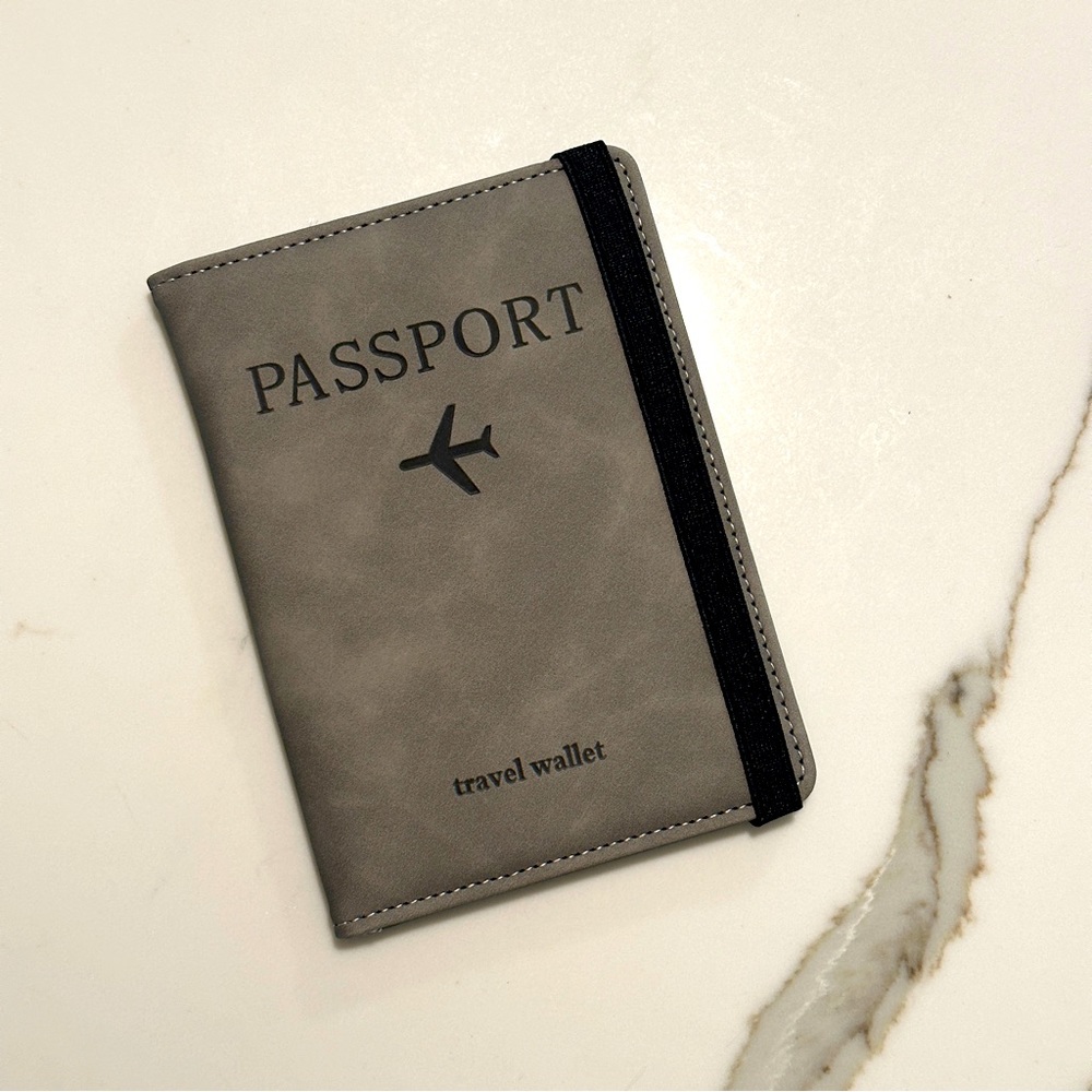 PU Leather Card Wallet Passport Pouch, RFID Blocking Passport Holder For Travel